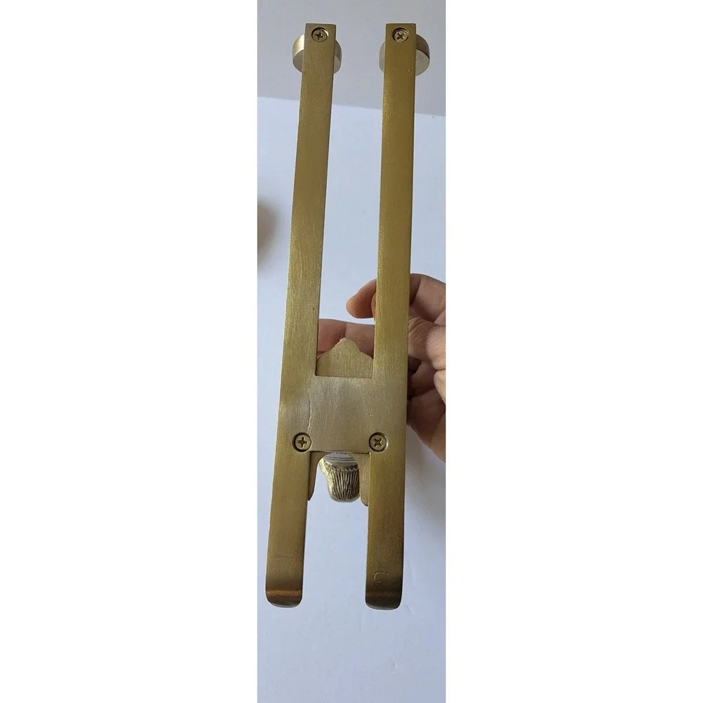Vintage Anthropologie bunny skiing Rare bottle holder metal unique rabbit